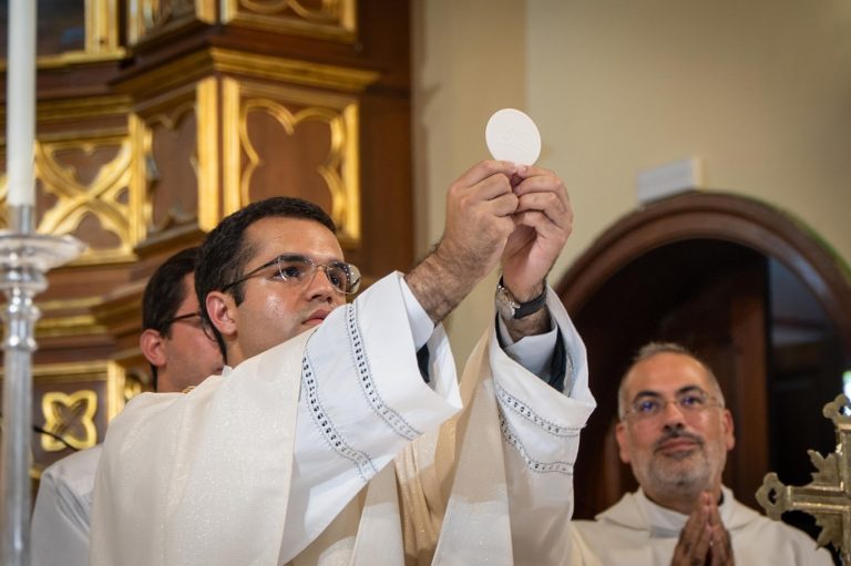 Primera Eucaristía de Juan Medina en Santa María del Pino