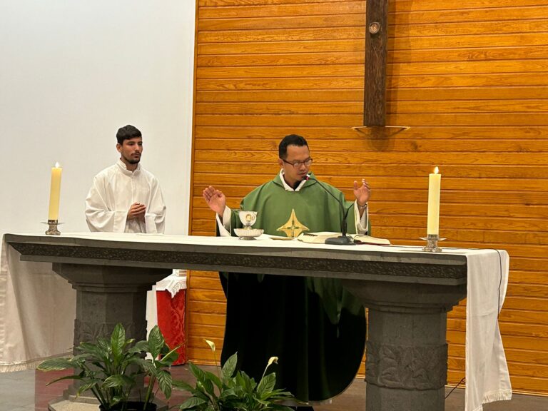 Padre Robertus Kardi, SX, misionero javeriano