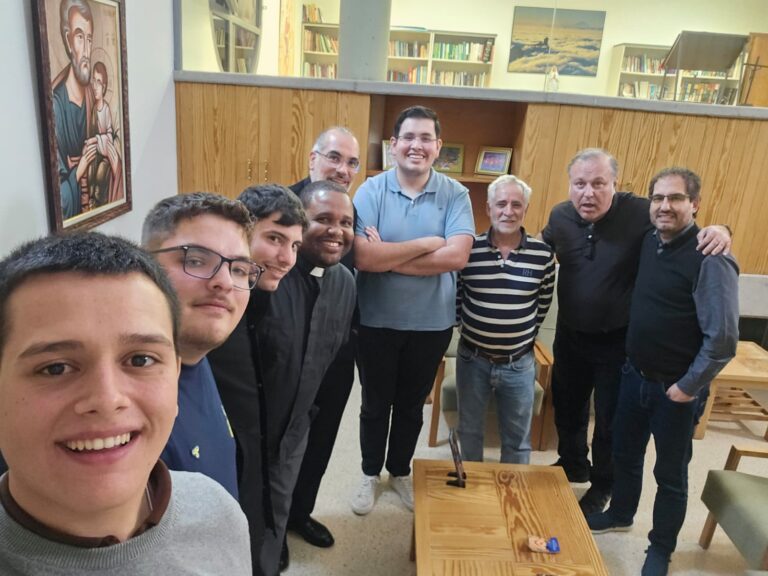 El Seminario Diocesano de Canarias acoge la visita de Manos Unidas con motivo de la Campaña contra el Hambre 2026