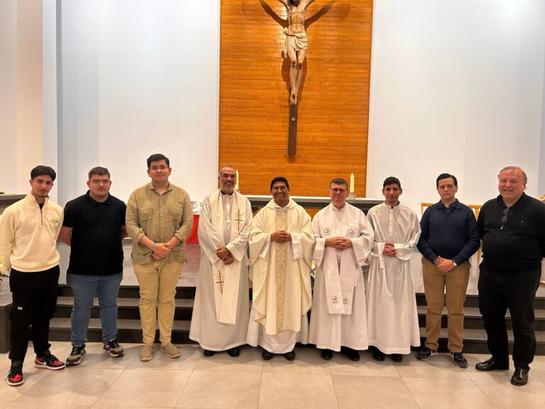 El Seminario Diocesano de Canarias celebra la Eucaristía con el padre Willian A. Román Hernández, misionero paúl
