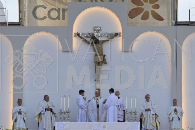El Seminario Diocesano de Canarias participa en la histórica visita del Papa León XIV en Canarias