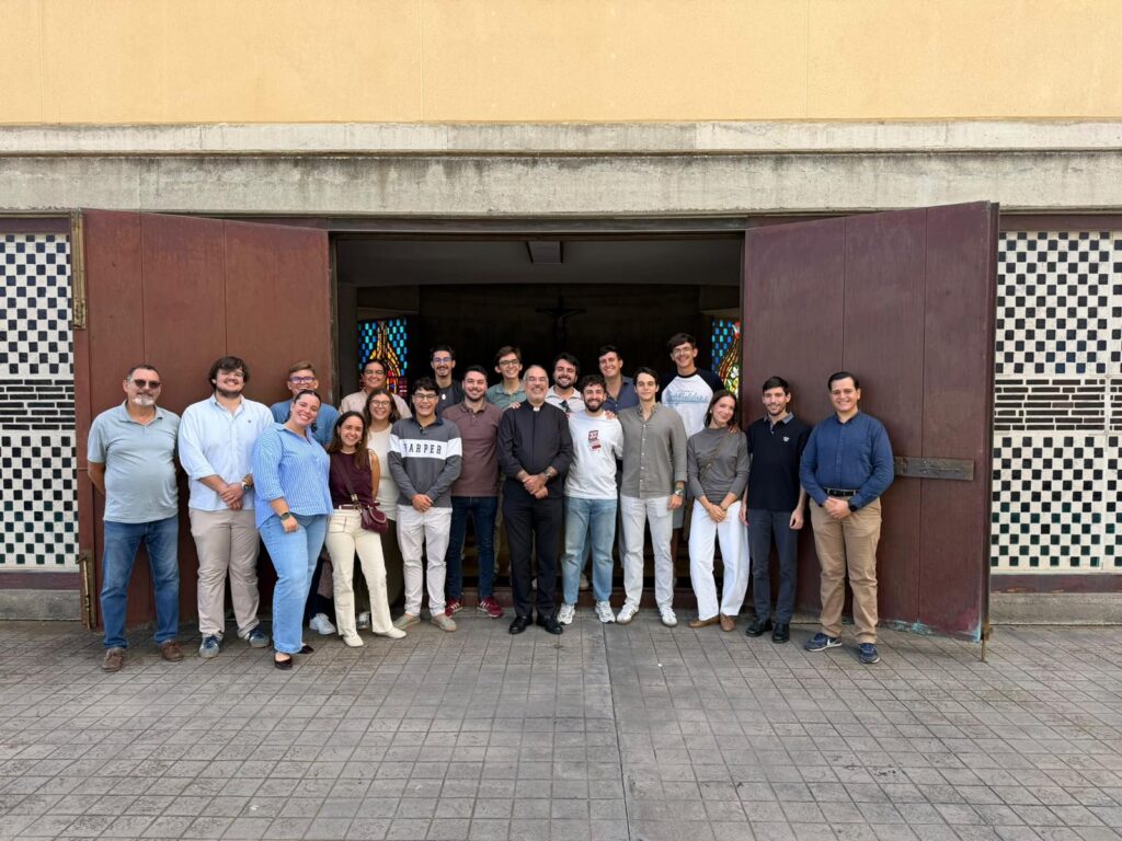 Retiro de oración del Grupo Joven de la Hermandad de la Esperanza de Vegueta en el Seminario Diocesano de Canarias