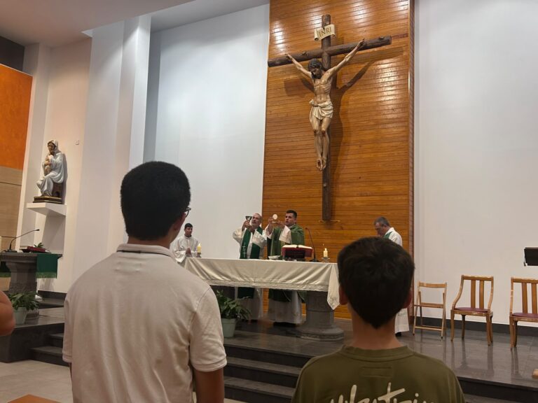 Eucaristía del Seminario Diocesano de Canarias en la Parroquia Jesús de Nazaret de Siete Palmas - Vocación Canarias