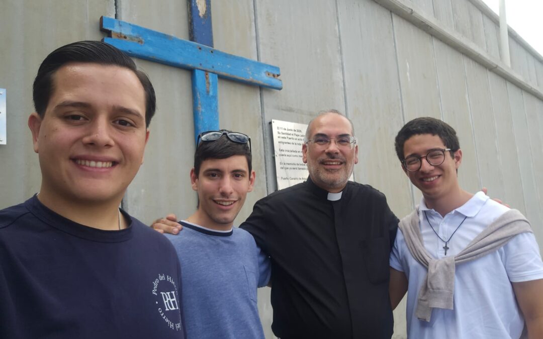 El Seminario Diocesano de Canarias recorre el sureste de Gran Canaria en una salida comunitaria